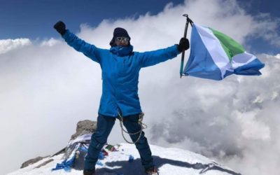 Flying the vegan flag on Elbrus mountain in Russia